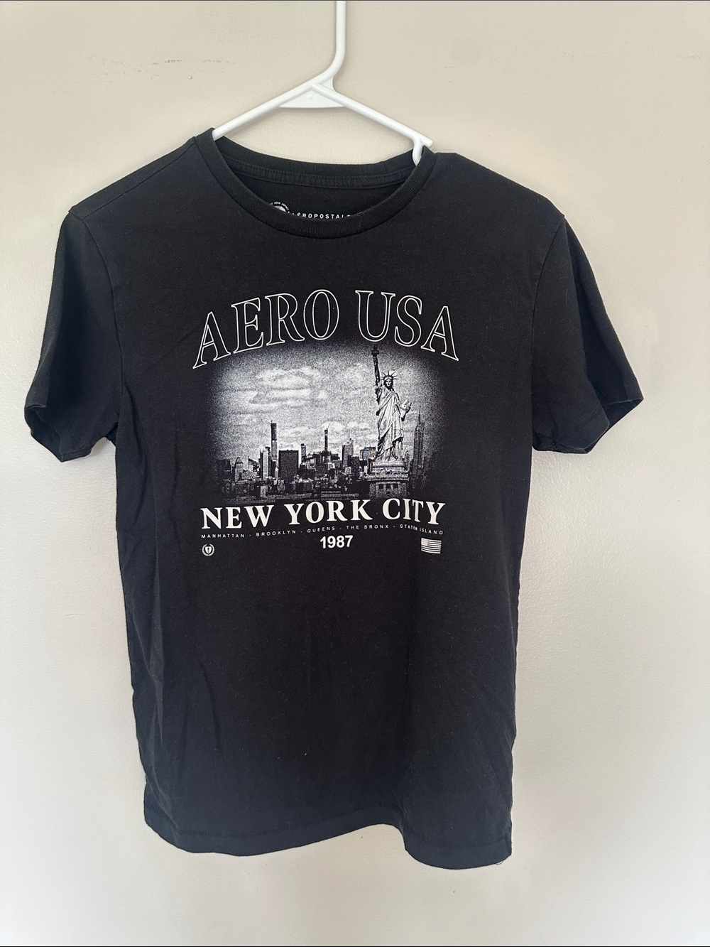 Aeropostale Black New York City Graphic Tee
